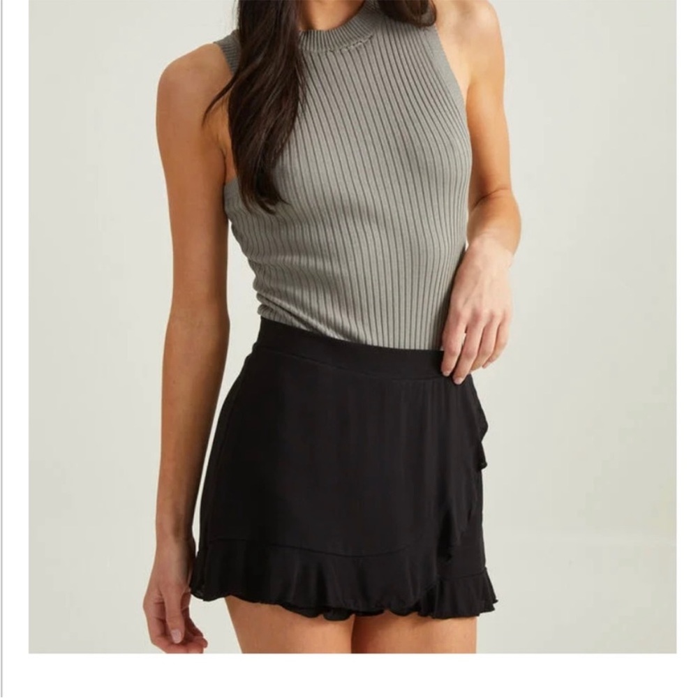 Altar'd State Women's Lightweight Ruffled Skort